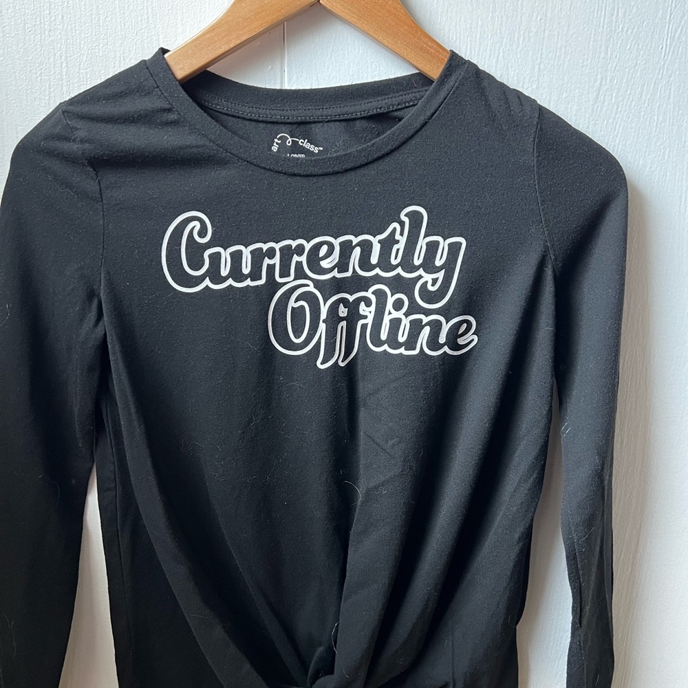 Girls long sleeve shirt.